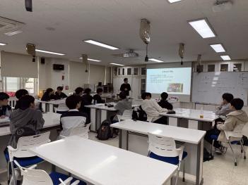 2�б� â������ķ�� 1�� ÷���̹���